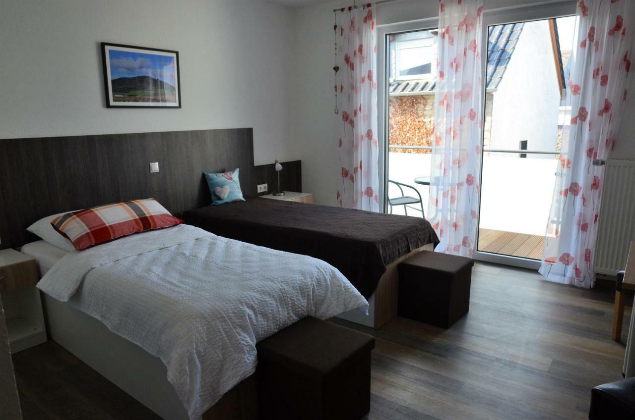 Gaestehaus Am Hochsimmer Ettringen  ภายนอก รูปภาพ