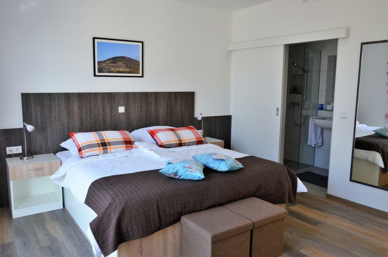 Gaestehaus Am Hochsimmer Ettringen  ภายนอก รูปภาพ